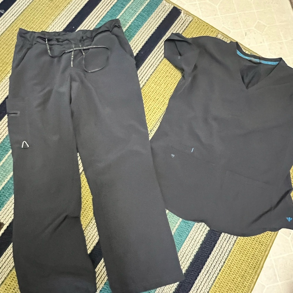 Scrub set